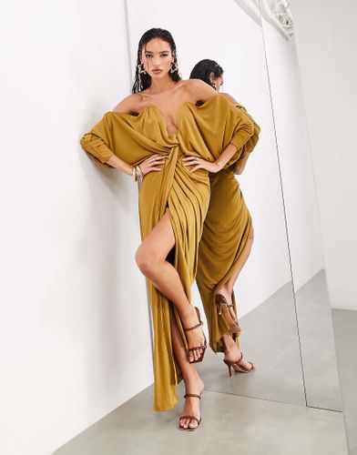 Robe longue effet drapé avec manches longues et décolleté ultra plongeant - Ocre - Asos Edition - Modalova