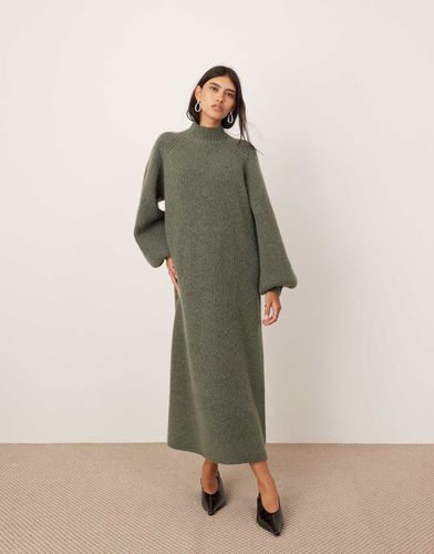 Robe longue en maille épaisse à col montant - kaki - Asos Edition - Modalova