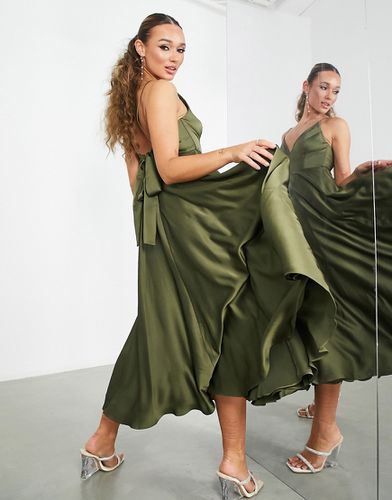 ASOS EDITION - Robe mi-longue en satin avec dos noué - Olive - Asos Design - Modalova