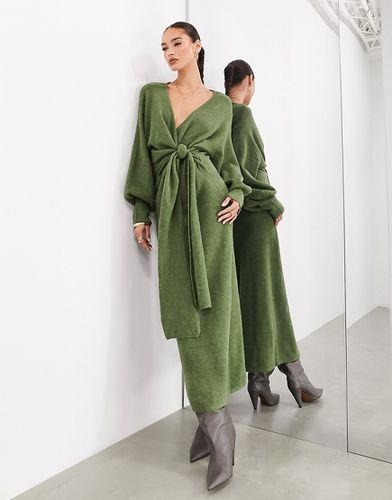 Robe portefeuille longue en maille avec manches blousantes - Kaki - Asos Edition - Modalova