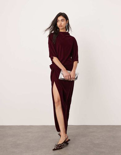 Robe t-shirt longue effet velours à taille torsadée - Bordeaux - Asos Edition - Modalova