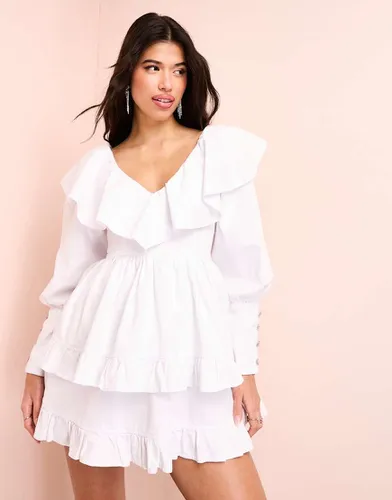 Robe courte en denim à volants et décolleté plongeant avec boutons à strass - Asos Luxe - Modalova