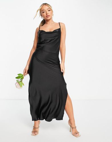Robe nuisette en satin à col bénitier - Ax Paris - Modalova