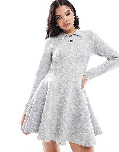 Robe courte volumineuse en maille - colombe - Bardot - Modalova