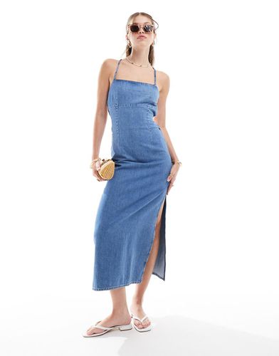 Robe longue en jean à fines bretelles - délavé - Bershka - Modalova