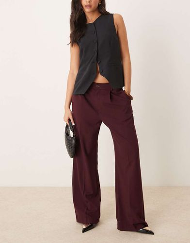 Pantalon large habillé à pinces - Bordeaux foncé - Gina Tricot - Modalova