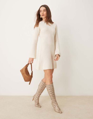 Robe patineuse courte en maille côtelée - cassé - Gina Tricot - Modalova