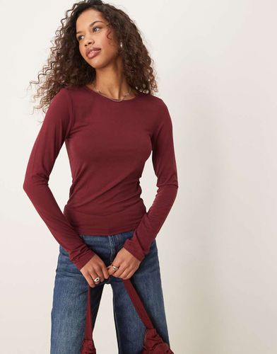 Top ras de cou coupe slim en maille douce au toucher - Bordeaux - Gina Tricot - Modalova