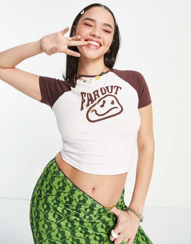 T-shirt crop top effet rétréci à manches raglan et imprimé smiley déformé - Daisy Street - Modalova