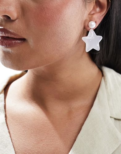 Boucles d'oreilles étoiles en résine - Designb London - Modalova