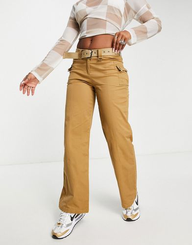 Pantalon cargo droit à taille basse avec ceinture à aillets - Edikted - Modalova