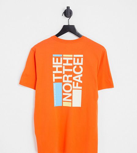 Exclusivité ASOS - - Flag 2 - T-shirt à imprimé au dos - Orange - The North Face - Modalova