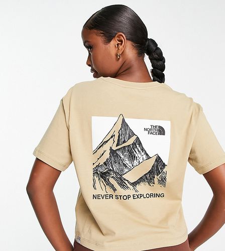 Exclusivité ASOS - - Sketch Box - T-shirt crop top imprimé au dos - Beige - The North Face - Modalova