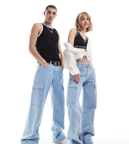 Exclusivité ASOS - - Jean cargo ample unisexe style années 90 - Délavage clair - Calvin Klein Jeans - Modalova