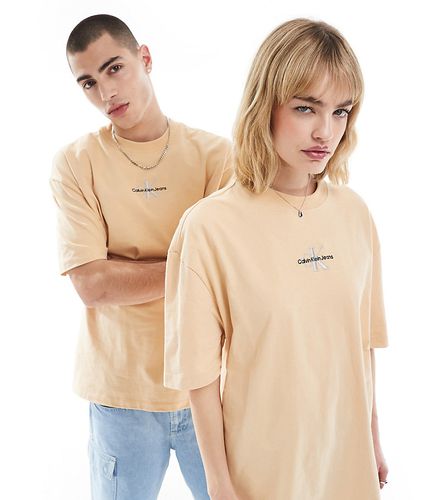 Exclusivité ASOS - - T-shirt oversize à logo - Beige - Calvin Klein Jeans - Modalova