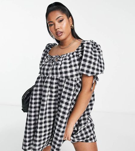 Exclusivité - ASOS DESIGN Curve - Parachute - Robe babydoll courte à carreaux - Noir et blanc - Asos Curve - Modalova