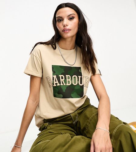 Exclusivité x ASOS - T-shirt à logo camouflage - Grège - Barbour - Modalova