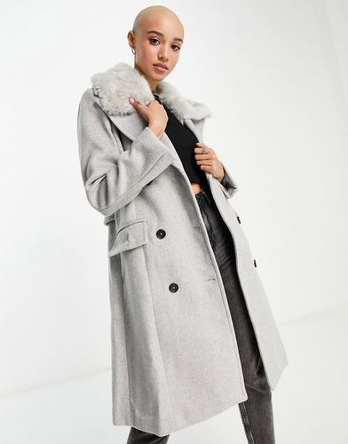 Manteau avec col supérieur en fausse fourrure - Forever New - Modalova