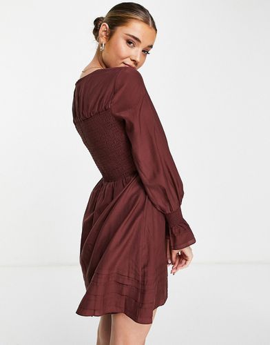 Robe courte froncée - chocolat - Forever New - Modalova