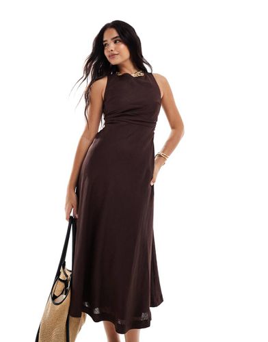 Robe longueur mollet en lin croisée dans le dos - Marron - Forever New - Modalova