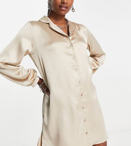 Robe chemise courte en satin - Vison - Flounce London Petite - Modalova