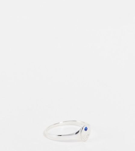 Bague avec pierre de naissance septembre en massif et cristal saphir - Kingsley Ryan - Modalova