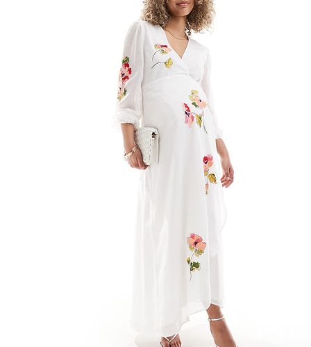 Robe cache-caur longue à broderies fleurs - Hope & Ivy Maternity - Modalova