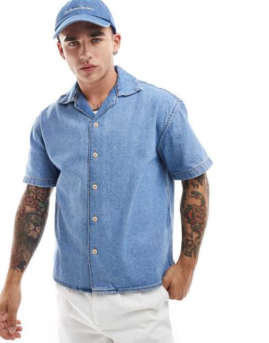 Chemise en denim avec manches courtes et col à revers - moyen délavé - Jack & Jones - Modalova