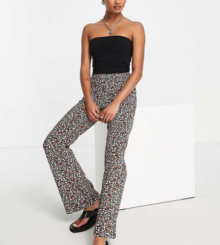Pantalon évasé à taille haute et petites fleurs - Noir - Only Petite - Modalova