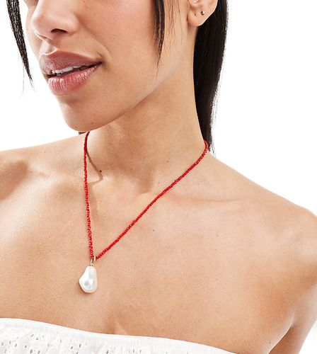 Collier en plaqué or à large perle et perles facettées - Rouge - Orelia - Modalova