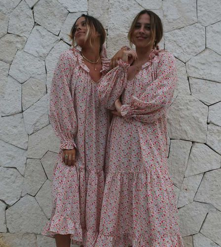 X Collyer Twins - Robe volantée longueur mollet à petites fleurs et manches ballon - Rose - Labelrail - Modalova