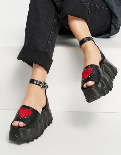 Sandales à plateforme chunky avec caur rouge - Lamoda - Modalova