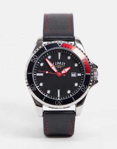 Montre avec bracelet imitation cuir et surpiqûres rouges - Limit - Modalova