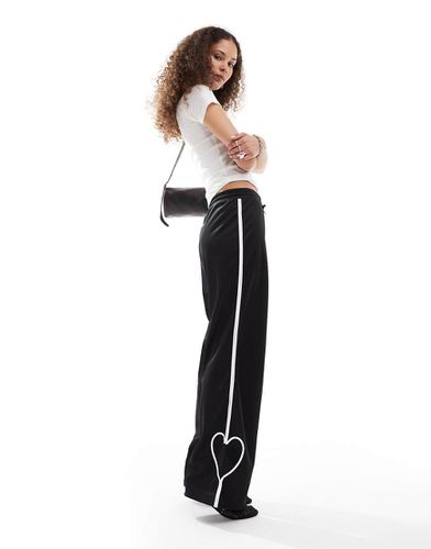 Pantalon de survêtement droit avec bande et détail caur - /blanc - Monki - Modalova