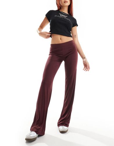 Pantalon droit ultra doux en jersey taille basse coupe baggy - Bordeaux - Monki - Modalova