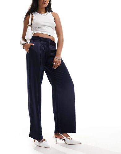 Pantalon habillé en satin à taille basse - Monki - Modalova