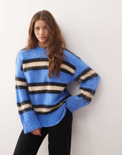 Pull oversize duveteux  rayures - Bleu et chocolat - Monki - Modalova