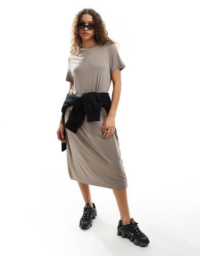 Robe t-shirt longue en tissu ultra doux - Taupe - Monki - Modalova