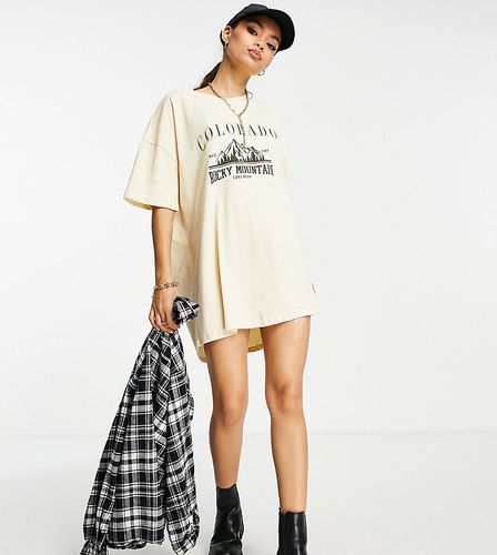 Robe t-shirt courte à motif Colorado - Taupe - Missguided Petite - Modalova