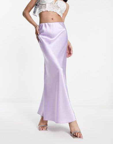 Jupe longue satinée coupée en biais - Lilas - Miss Selfridge - Modalova