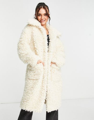 Manteau long en imitation peau de mouton duveteuse - Crème - Miss Selfridge - Modalova