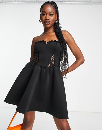 Robe bustier courte en néoprène avec empiècements en dentelle - Miss Selfridge - Modalova