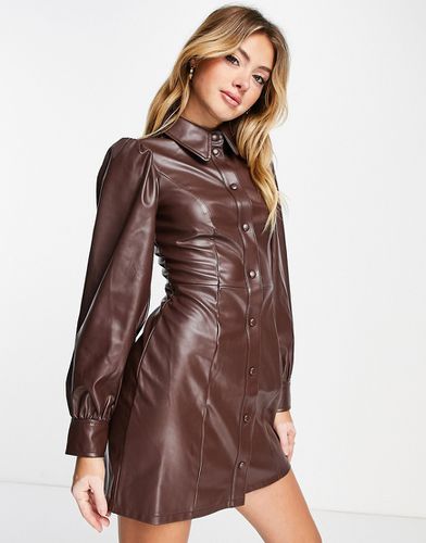 Robe chemise en imitation cuir à manches longues - Chocolat - Miss Selfridge - Modalova