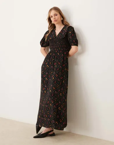 Robe longue à carreaux et fleurs avec col - Miss Selfridge - Modalova