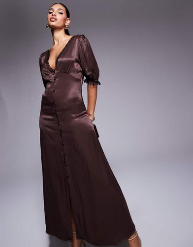 Robe longue en satin à bordures en dentelle - Chocolat - Miss Selfridge - Modalova