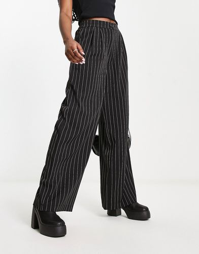 Pantalon ajusté large d'ensemble à fines rayures - Noir - Noisy May - Modalova
