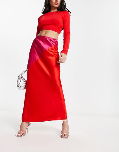 Jupe mi-longue en satin contrastant - et rouge - Never Fully Dressed - Modalova