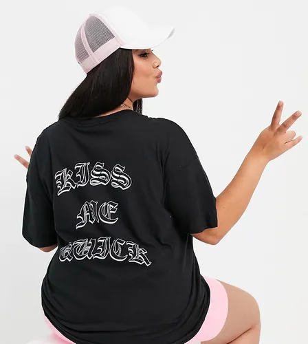 New Girl Order Plus - T-shirt oversize avec imprimé Kiss me quick dans le dos - New Girl Order Curve - Modalova