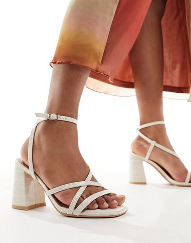 Sandales à talon carré avec lanières - Crème - New Look - Modalova