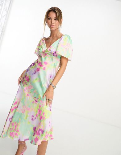 Robe mi-longue en satin à fleurs avec manches évasées - Jaune et rose - New Look - Modalova